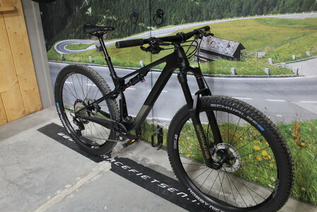 Superior XF Fully  999TR  Full Carbon  Maat S NIEUW