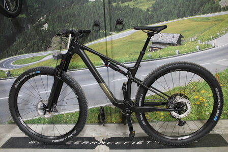 Superior XF Fully  999TR  Full Carbon  Maat S NIEUW
