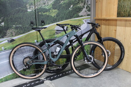Superior XF Fully  999TR  Full Carbon  Maat S NIEUW