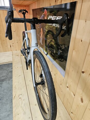 Superior XR 9.7 GR Sram Force AXS 1x13 Wielen DT-Swiss