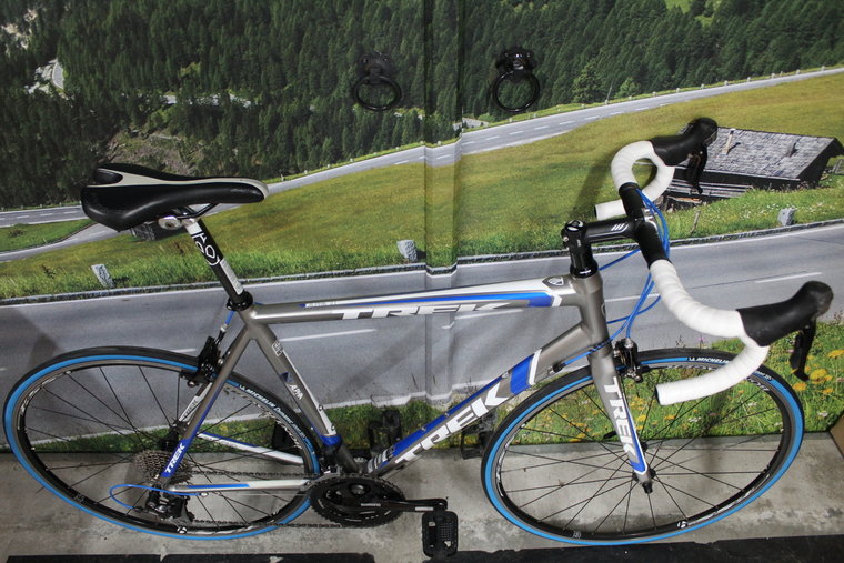 TREK ロードバイク 2.3 Shimano 105 TREK ロードバイク 2.3 Shimano 105 TREK ロードバイク 2.3