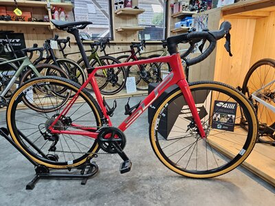 Superior Team Elite Shimano 105 Full carbon Maat L ZGAN!!